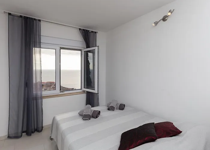 Luna دوبروفينك